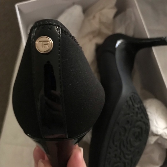 Woman’s heels - Picture 4 of 6